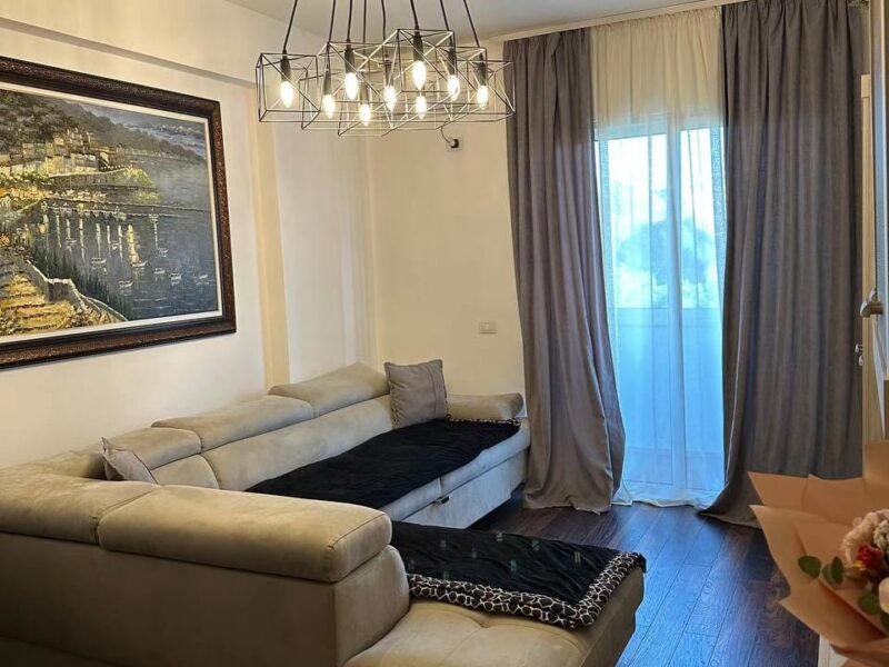 Apartament per shitje te Shkëmbi Kavajës buze plazhit