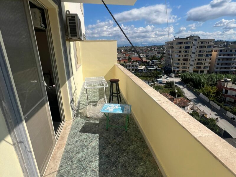 Jepet me qera apartament ne Durres, prane postes Plazh