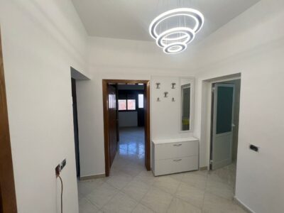 Affittasi casa di 90 m² a Durazzo, nella zona "Muzeumi Durres", al prezzo di 400 € al mese.