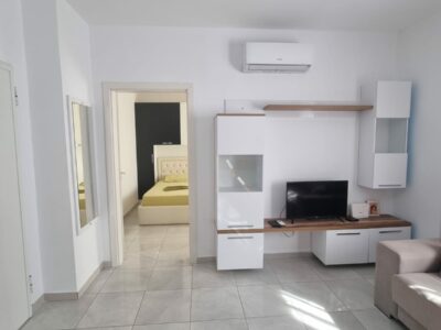 Njoftim per shitje - Apartament ne Qerret Kavaje