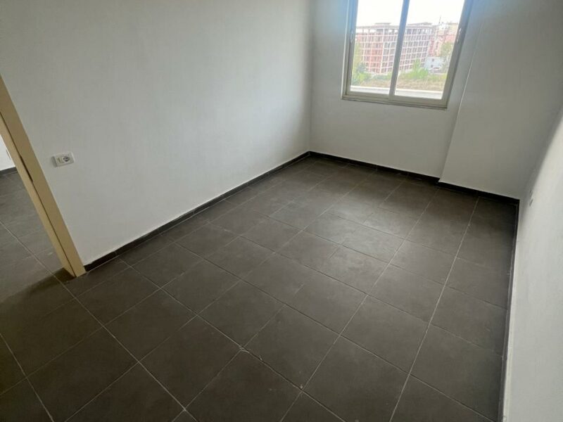 Shitet apartament ne Golem. Pak hapa nga plazhi